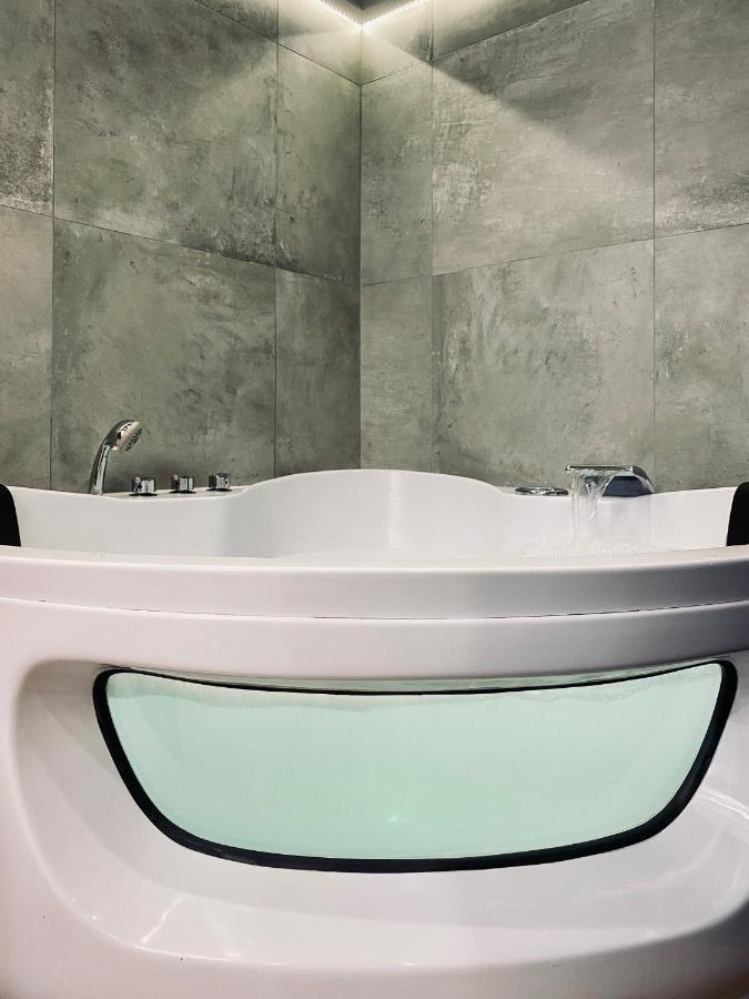 Apartment Premium Jacuzzi For Couples, Old Town Краков Экстерьер фото