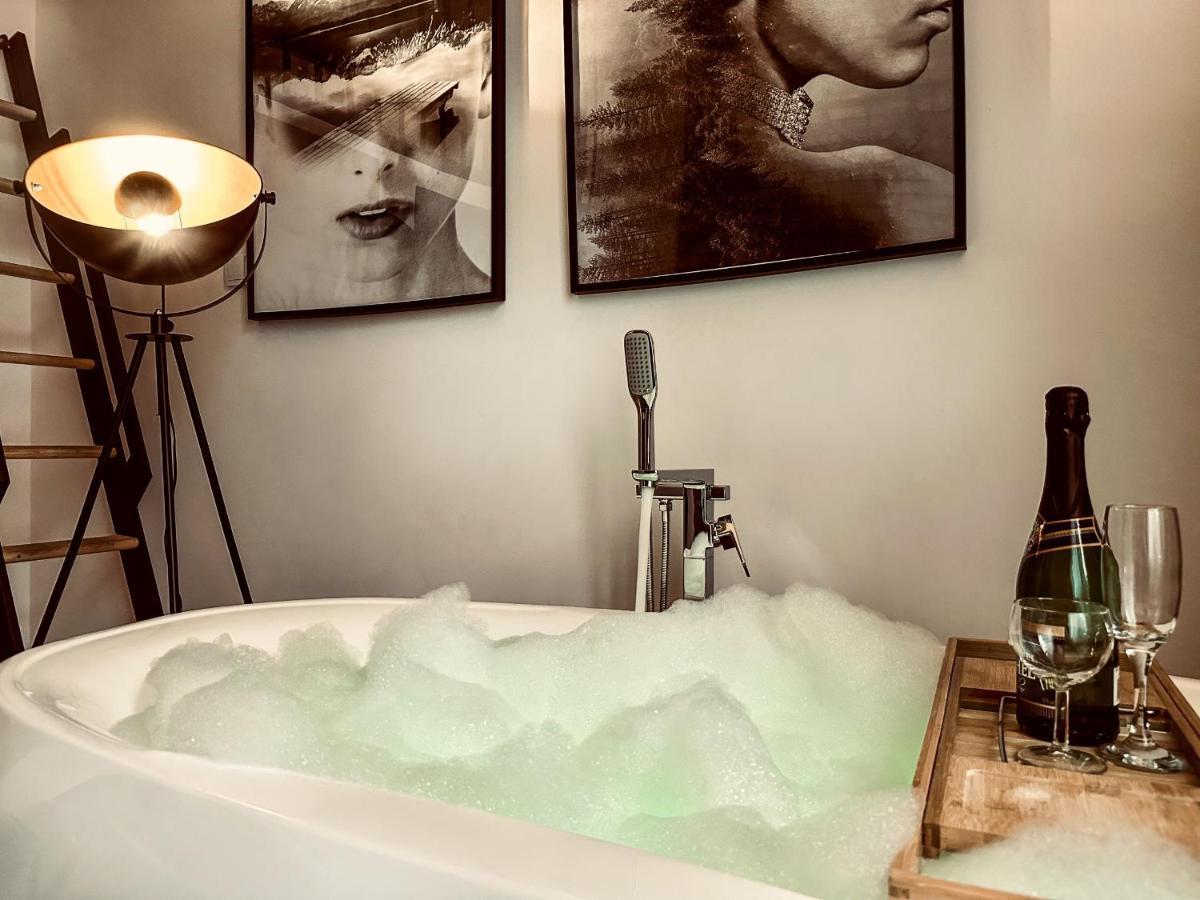 Apartment Premium Jacuzzi For Couples, Old Town Краков Экстерьер фото